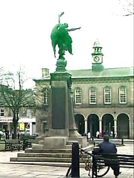 war_memorial_glossop_01.jpg