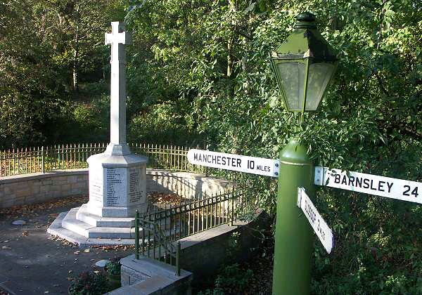 war_memorial_hollingworth_01.jpg