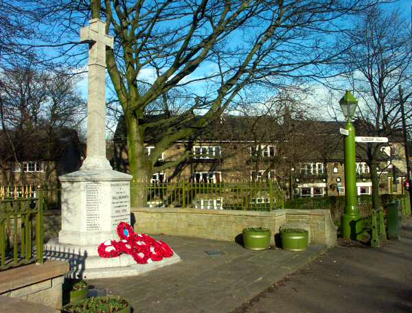 war_memorial_hollingworth_012.jpg