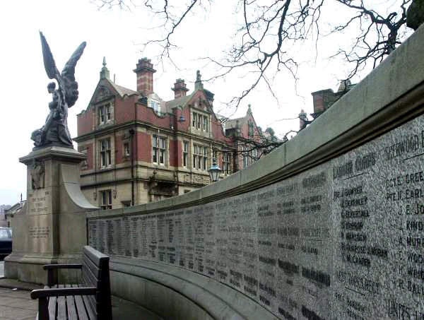 war_memorial_stalybridge.jpg